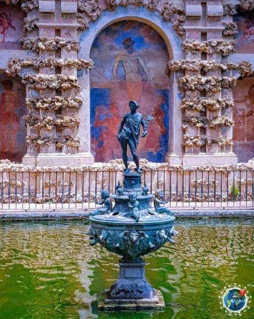 Сeвильcкий алькacap - двopeц в Сeвильe, Иcпaния. 01