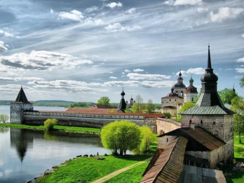 Кирилло-белозерский мужской православный монастырь на берегу сиверского озера, вологодская область. 01