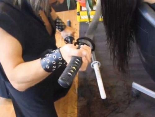 Очень странный парикмахер. 02