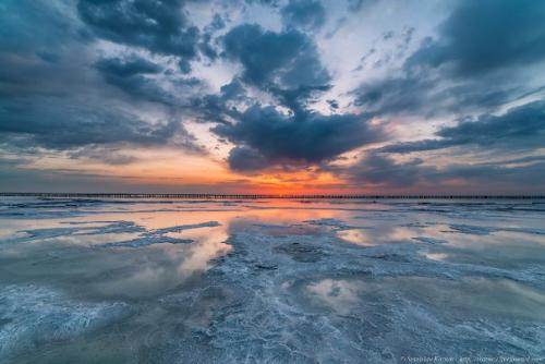 Озеро баскунчак.  Соль, закаты и поезда на воде.