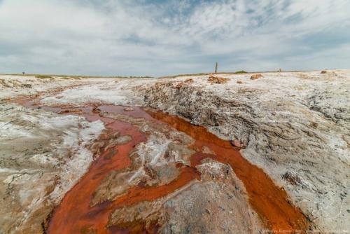 Озеро баскунчак.  Соль, закаты и поезда на воде. 03