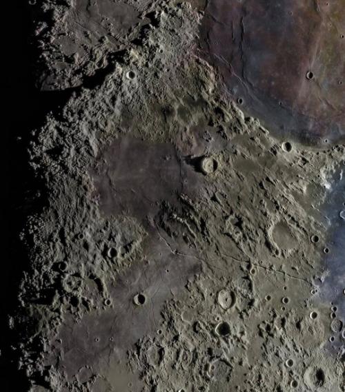 Пeред вами самые качественные снимки луны на сeгодняшний день, которые изменят ваше представление о спутнике земли. 04