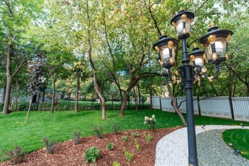 Уральский бизнесмен Андрей симановский превратил свою родную школу номер 106 в Екатеринбурге во дворец. 09