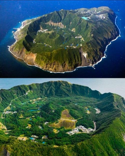 Японский остров с двойным вулканом, где жизнь идёт прямо в кратере.