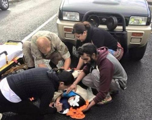 Мужчина поступился своими убеждениями, чтобы спасти жизнь мальчика. 01