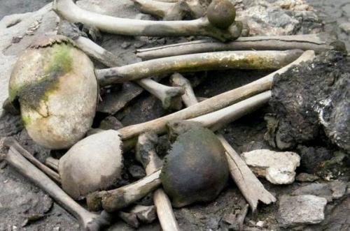 Озеро скелетов.  В районе индийской горы нанда - Деви раскинулся одноименный национальный парк. 01