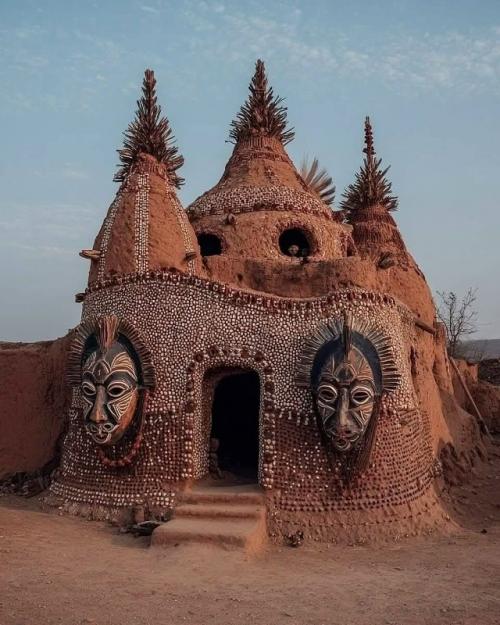 Священная грязь, живые маски: искусство западной Африки. 03