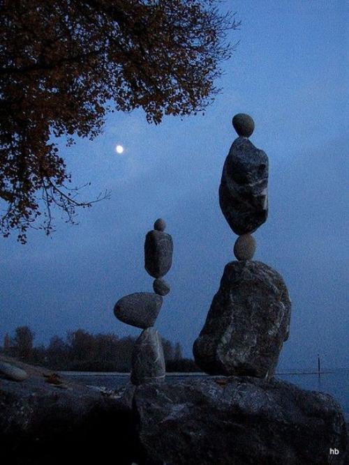 Представьте, что вы пытаетесь уравновесить комод на одной из его ножек на валуне. 03