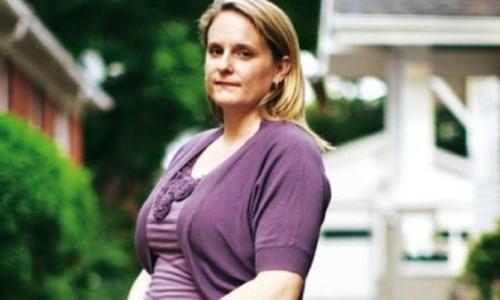 Холли Данн - единственная, кто выжила после нападения Железнодорожного Убийцы. Холли Данн - единственная, кто выжила после нападения Железнодорожного Убийцы.