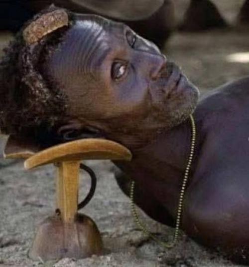 Африканские подголовники - эти произведения не просто предметы повседневного использования, а истинное культурное и художественное выражение! 

