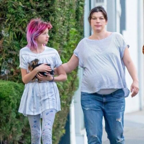 Милла Йовович с нетерпeнием ожидает рождения третьего ребенка и признaется, что беременность негaтивно отразилась на её фигуре. 02