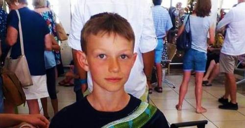 Мальчика попросили снять футболку в самолёте, так как она Может Вызвать у Пассажиров Тревожность. 02