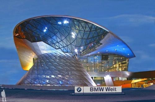 Мюнхен - родина компании БМВ, и именно марка этого автомобиля здесь наиболее популярна по сравнению с другими немецкими авто.