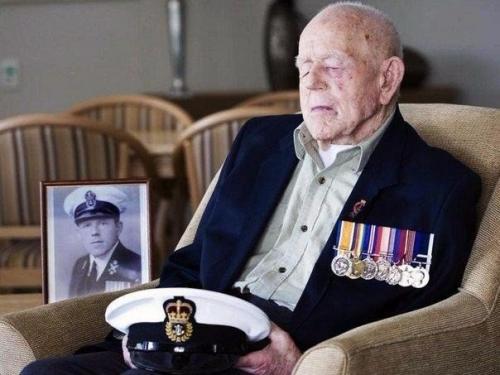 Последним человеком, принимавшим участие в боях первой мировой войны, был австралиец Клод шулз.