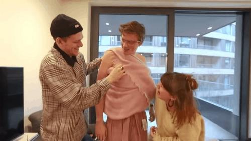 Тролль месяца: парень придумал максимально нелепый костюм и отправился на неделю высокой моды! 01