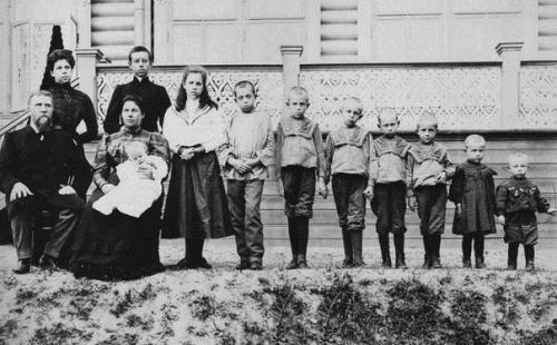 Рекорд по рождению детей.

