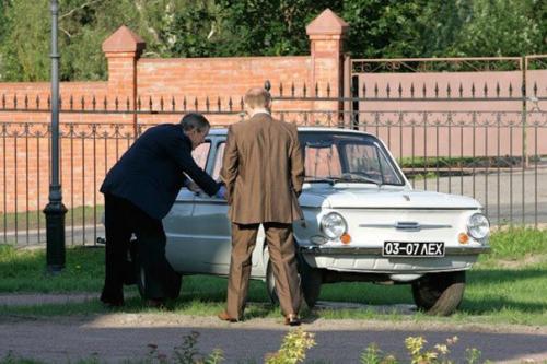 Джордж буш осматривает легендарный 