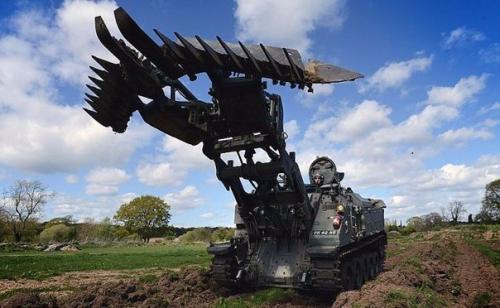 Швейцарский нож Среди Военной Техники - так прозвали эту новую инженерную машину Terrier.