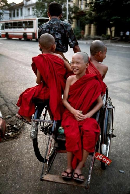 В 1987 году в Бирме помимо обычных номиналов в обращении находились довольно странные купюры - 35 и 75 кьятов. 01