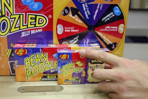 Десятка очень странных сладостей.