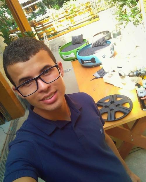 Амарильдо Сильва (Amarildo Silva) - бразильский мастер на все руки, который решил проблему мусора на улицах уникальным способом. 03