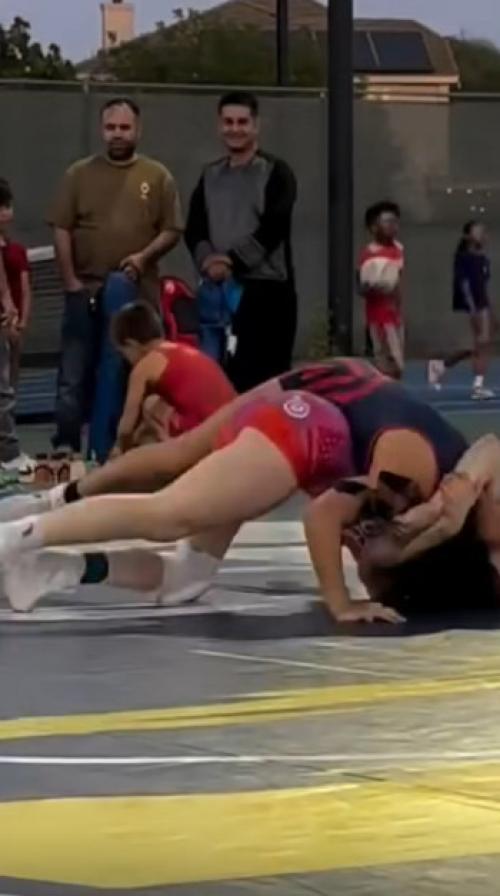 Днем в борцовке, вечером в платье! 

