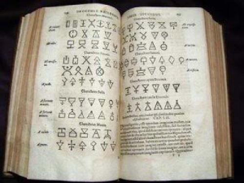 * 10 древних книг, сулящих сверхъестественные способности *. 05