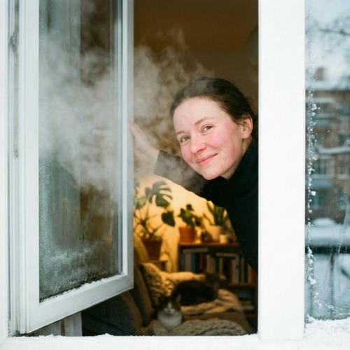 В холодное время года даже без пыльцы в доме могут скапливаться аллергены. 01