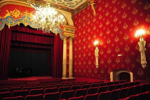 Интерьеры замка бриссак, Франция. 04