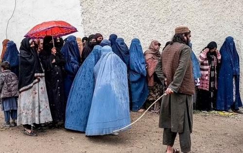 По данным Daily Mail, в Афганистан при власти талибан приняли нормы, которые звучат дико: мужу можно избивать жену - если без Серьёзных Травм. 02