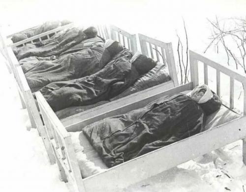 В советских детских садах малышей укладывали спать на улице, даже в сильный мороз. 01