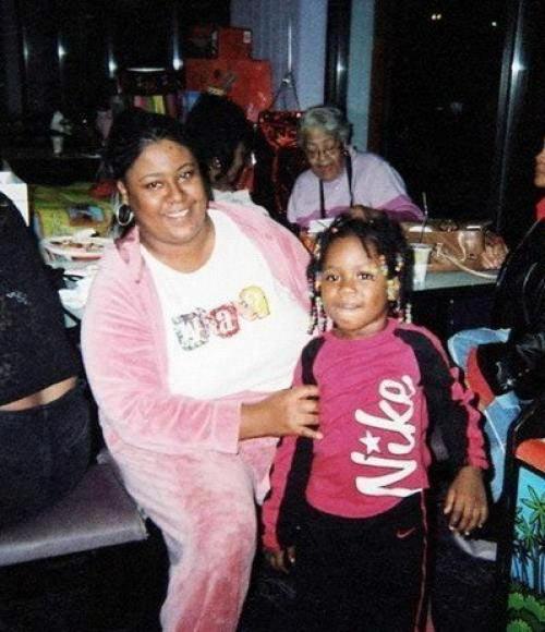 7-Летняя американка Алексис гоггинс стала героиней Детройта, заслонив собой свою мать от пуль вооруженного грабителя!