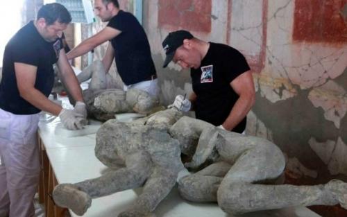 На фотографии зафиксирован пронзительный момент, от которого щемит в груди. 01