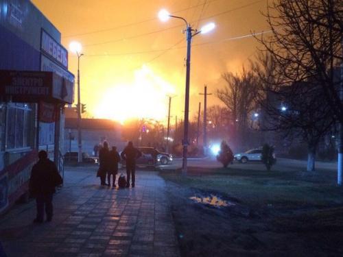 В харьковской области загорелся крупнейший склад боеприпасов для артиллерии.  