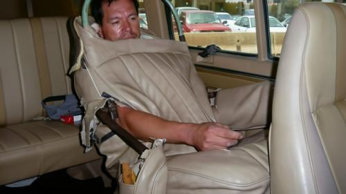 В 2001 году пограничный патруль заметил автомобиль с непривычно массивным пассажирским сиденьем. 01