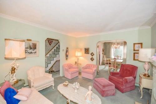 Дом, который не менялся внутри вот уже 72 года. 02