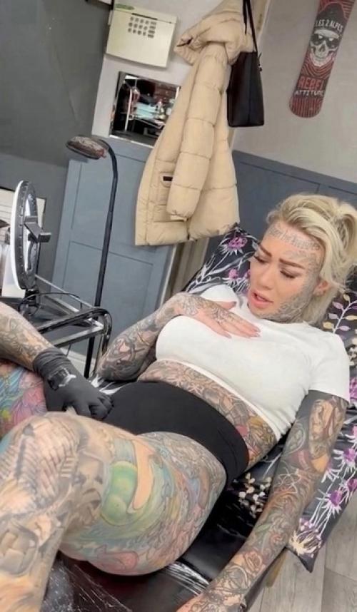 * Самая татуированная Вагина*. 01