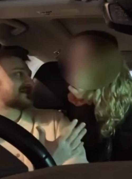 Обычная поездка лютым замесом прямо в салоне обернулась! 01