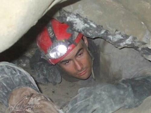 Последняя фотография Джона эдвардса Джонса запечатлела тень обреченности, предвестие его подземной могилы. 01