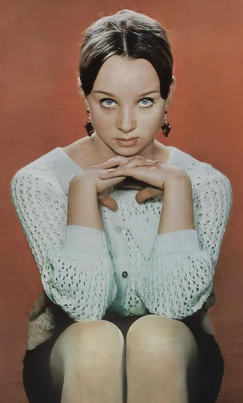 Хорошенькая и по-настоящему запоминающаяся. 02