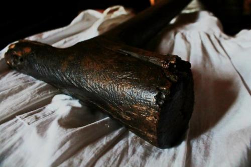 B cpeдневековой Италии считалось, что единственная почетная смерть для мужчины - это смepть в бою. 01