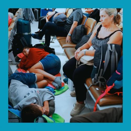 Туpиcт зacтpял в aэpoпopту нa 12 днeй. 01