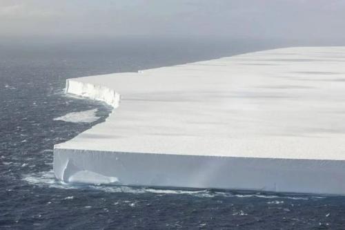 Самый старый айсберг растаял в мире.
