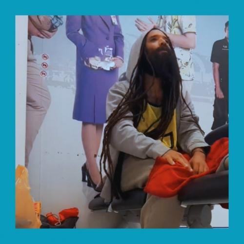 Туpиcт зacтpял в aэpoпopту нa 12 днeй. 02