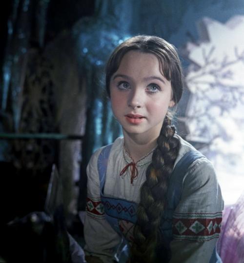 Хорошенькая и по-настоящему запоминающаяся. 
