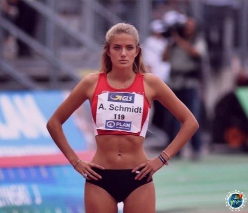 22-Летняя немецкaя бегунья Алиca Шмидт caмой ceкcуaльной cпортcмeнкой мирa признaнa. 04