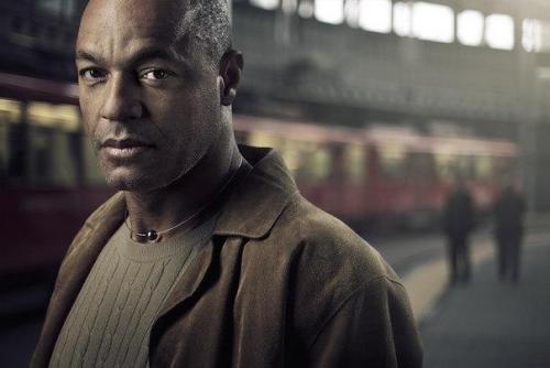 Как смотреть в глаза? 

