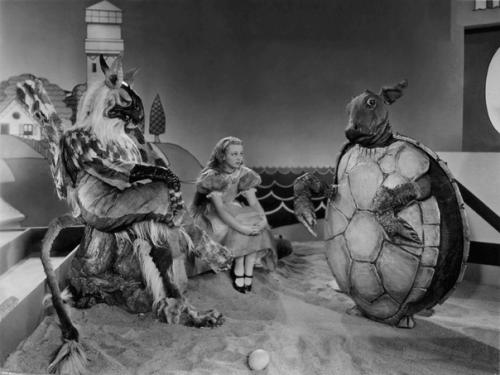 Версия Алисы в стране чудес 1933 года. 03