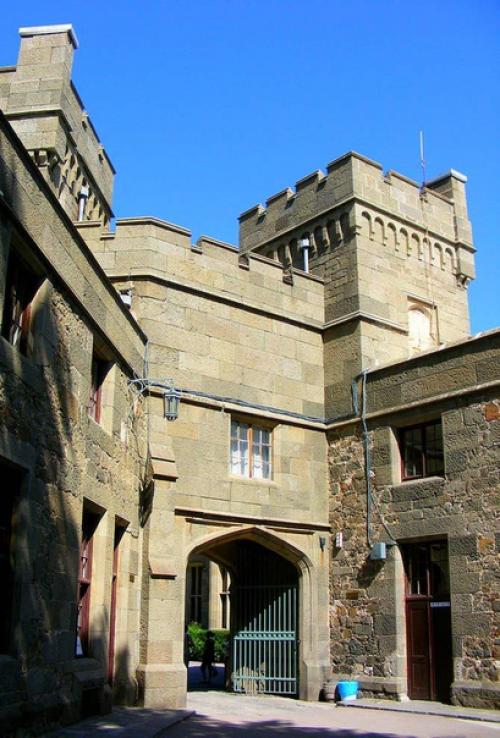 Воронцовский дворец в Алупке - роскошное творение архитектуры XIX столетия, сохранившееся до наших дней. 08