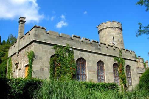 Воронцовский дворец в Алупке - роскошное творение архитектуры XIX столетия, сохранившееся до наших дней. 05